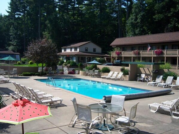 Hồ bơi ngoài trời 