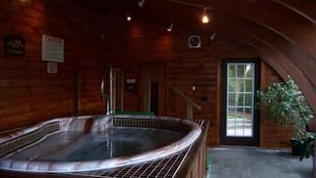 Indoor spa tub