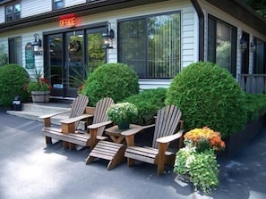 Property entrance - Tall Pines Motel (Lake George)