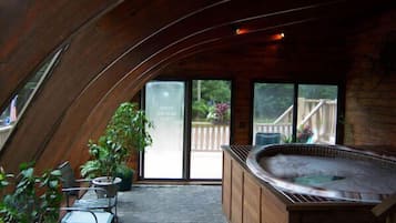 Indoor spa tub