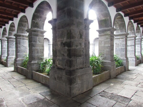 Terrace/patio - Azores Youth Hostels - Pico (Sao Roque do Pico)