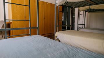 Caja fuerte y ropa de cama