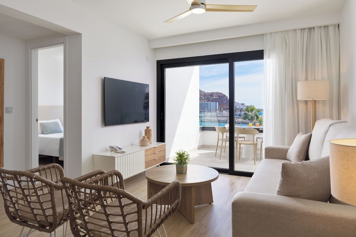 Living area | Flat-screen TV