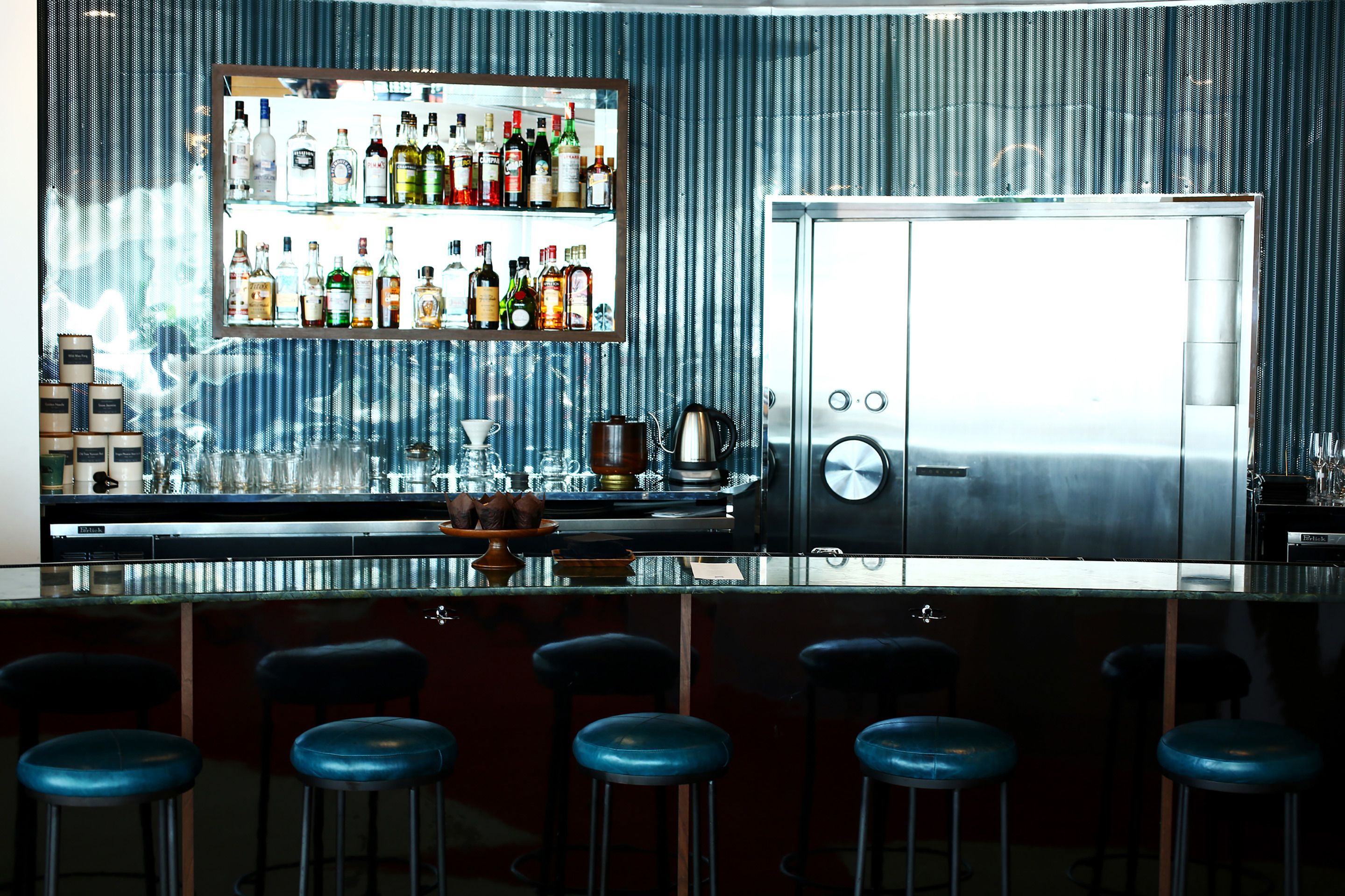2 bars/lounges, rooftop bar