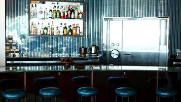 2 bars/lounges, rooftop bar
