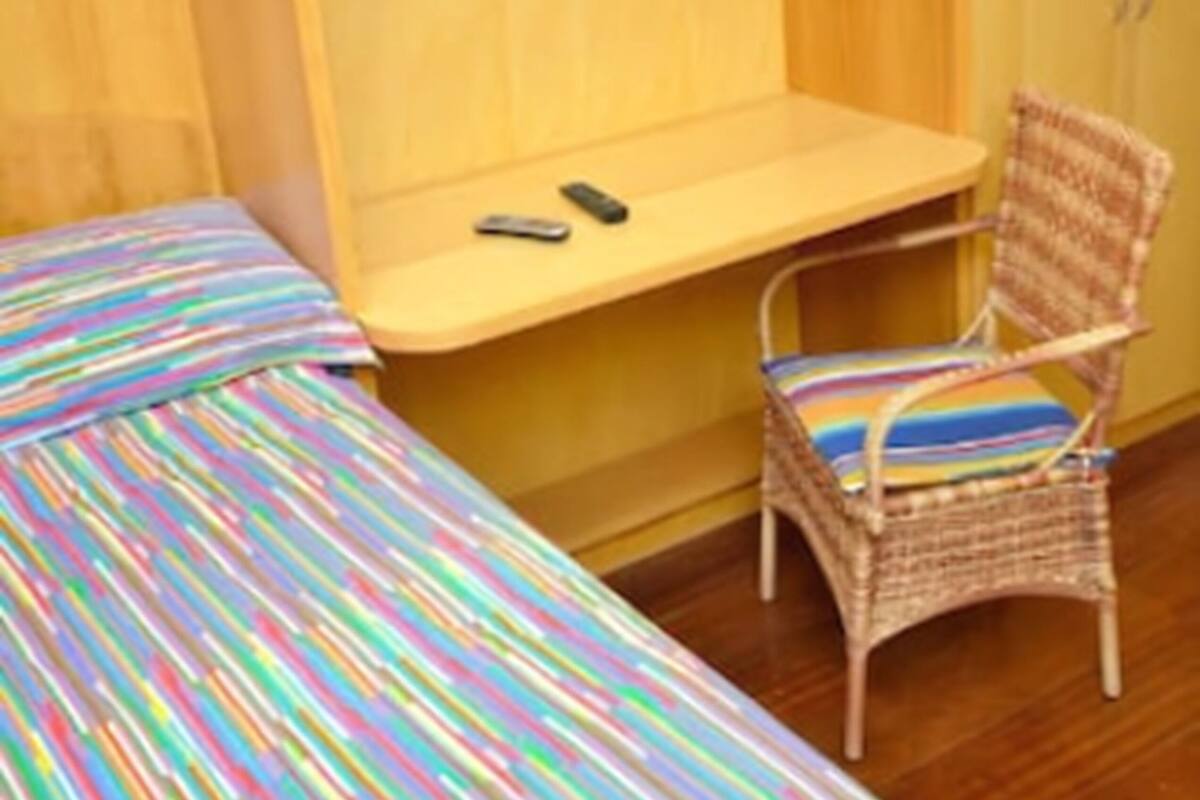 Bureau, Wi-Fi gratuit, décoration personnalisée, draps fournis