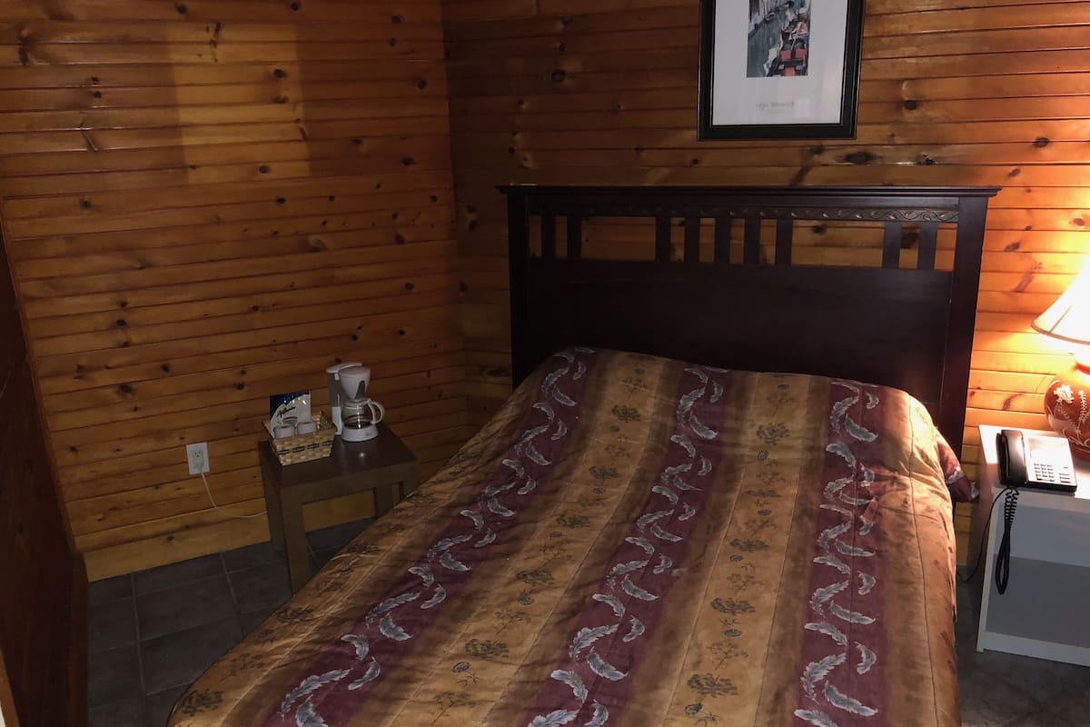 Basic Double Room | Desk, WiFi (free)