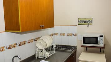 Apartment 1 Bedroom 3 Adults | Private kitchen | Fridge, microwave, stovetop, coffee/tea maker