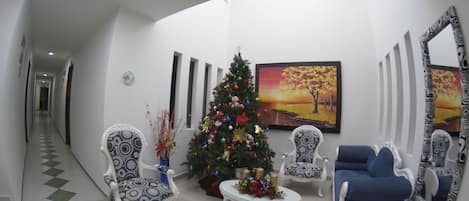 32-inch flat-screen TV with cable channels, TV