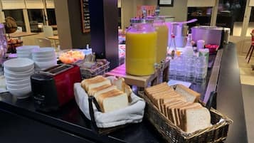 Daily continental breakfast (EUR 7.9 per person)