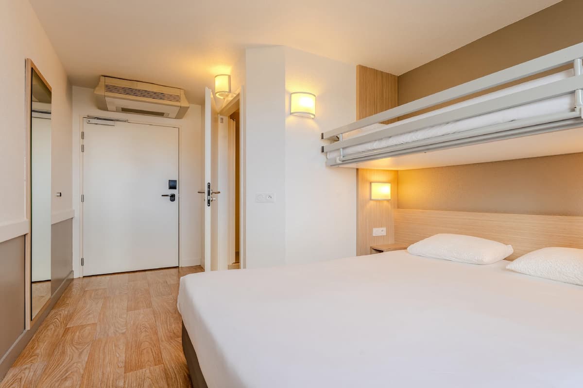 Sängtillbehör av högsta kvalitet, skrivbord och arbetsyta för laptop