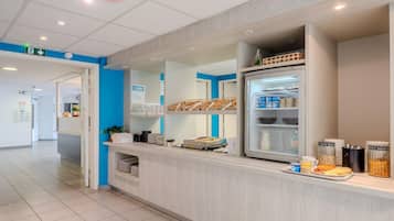 Frukostbuffé varje dag (EUR 8.90 per person)