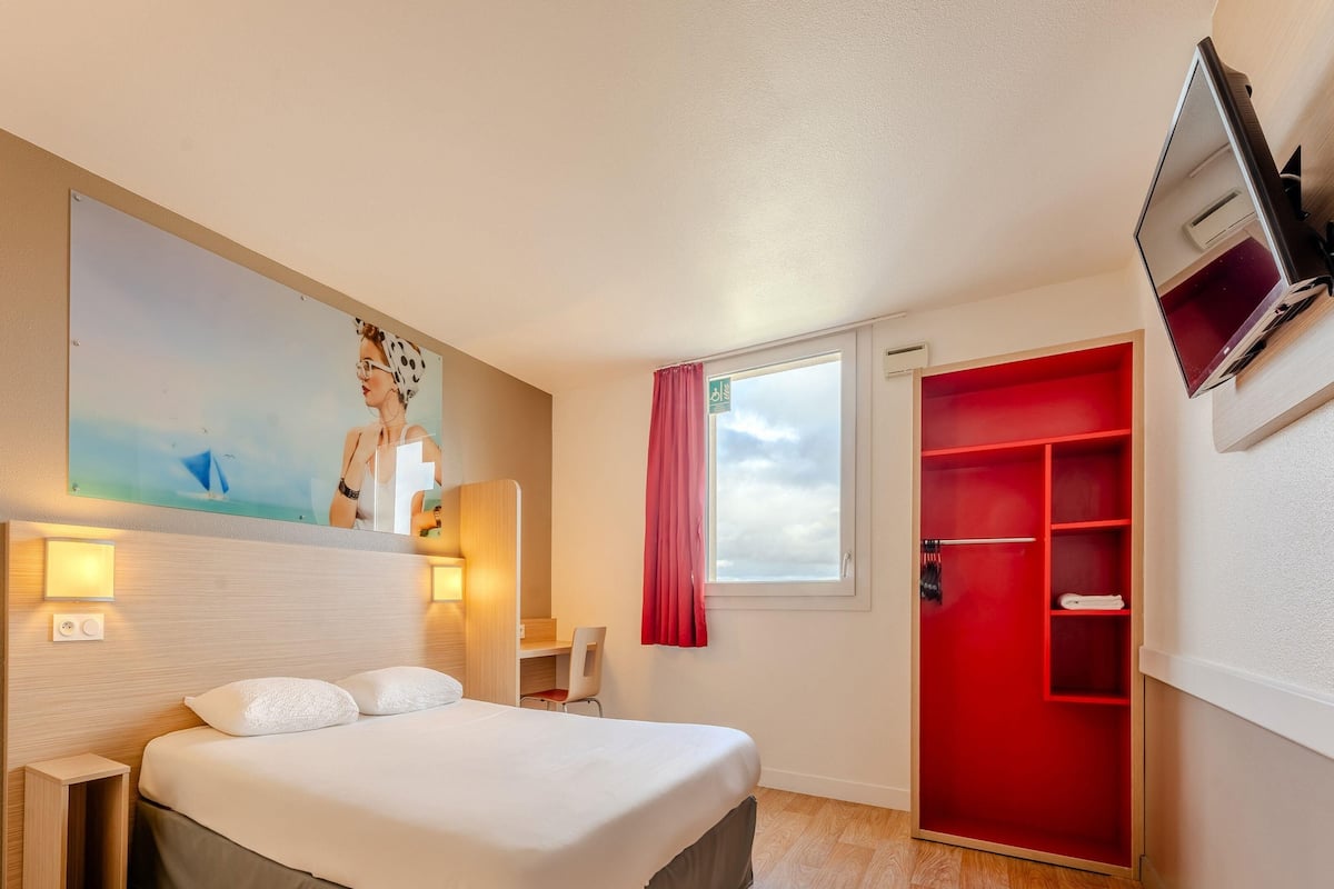 Chambre Standard, 1 lit double | Literie de qualité, bureau, espace de travail pour ordinateurs portables