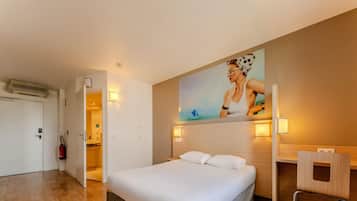 Ropa de cama de alta calidad y escritorio