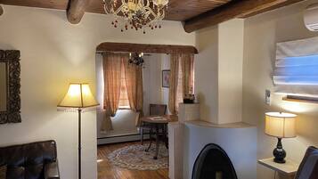 Kamar (Suite 14 - Honey Moon) | Didekorasi berbeda-beda dan dilengkapi dengan perabotan berbeda-beda