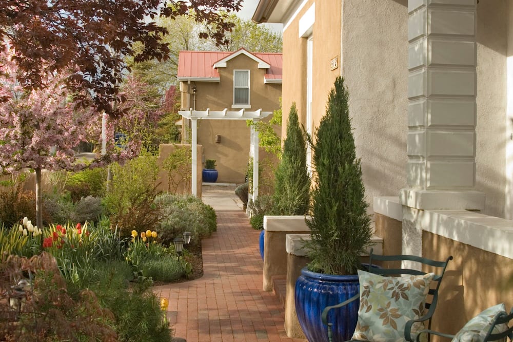 Four Kachinas Bed & Breakfast Inn