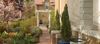 Four Kachinas Bed & Breakfast Inn