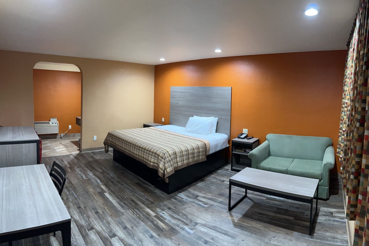 Escritorio, insonorización, wifi gratis y ropa de cama