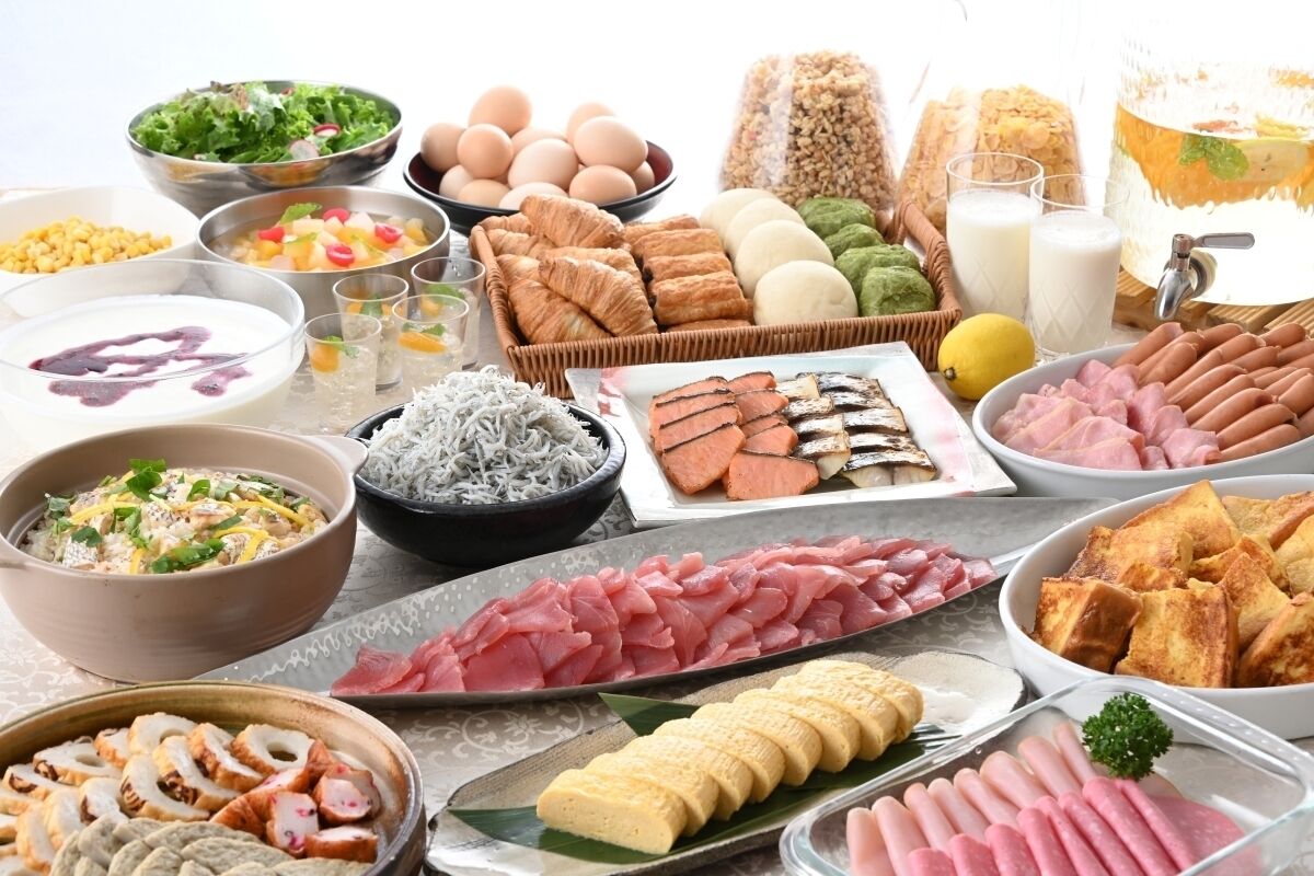 Petit déjeuner buffet (3000 JPY par personne)