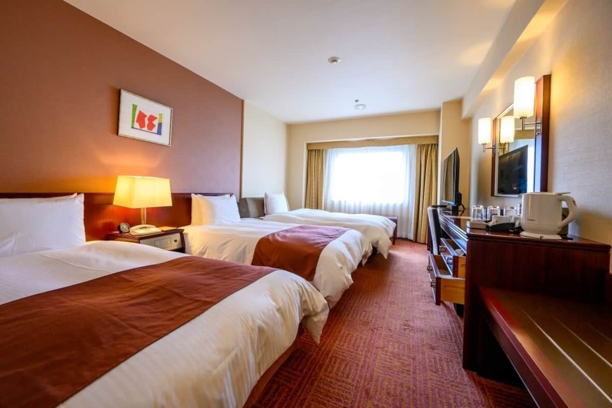 Standard Twin + Extrabed (Non Smoking, 3 Person Occupancy) (4F~8F) | Desk, blackout curtains, iron/ironing board, free WiFi