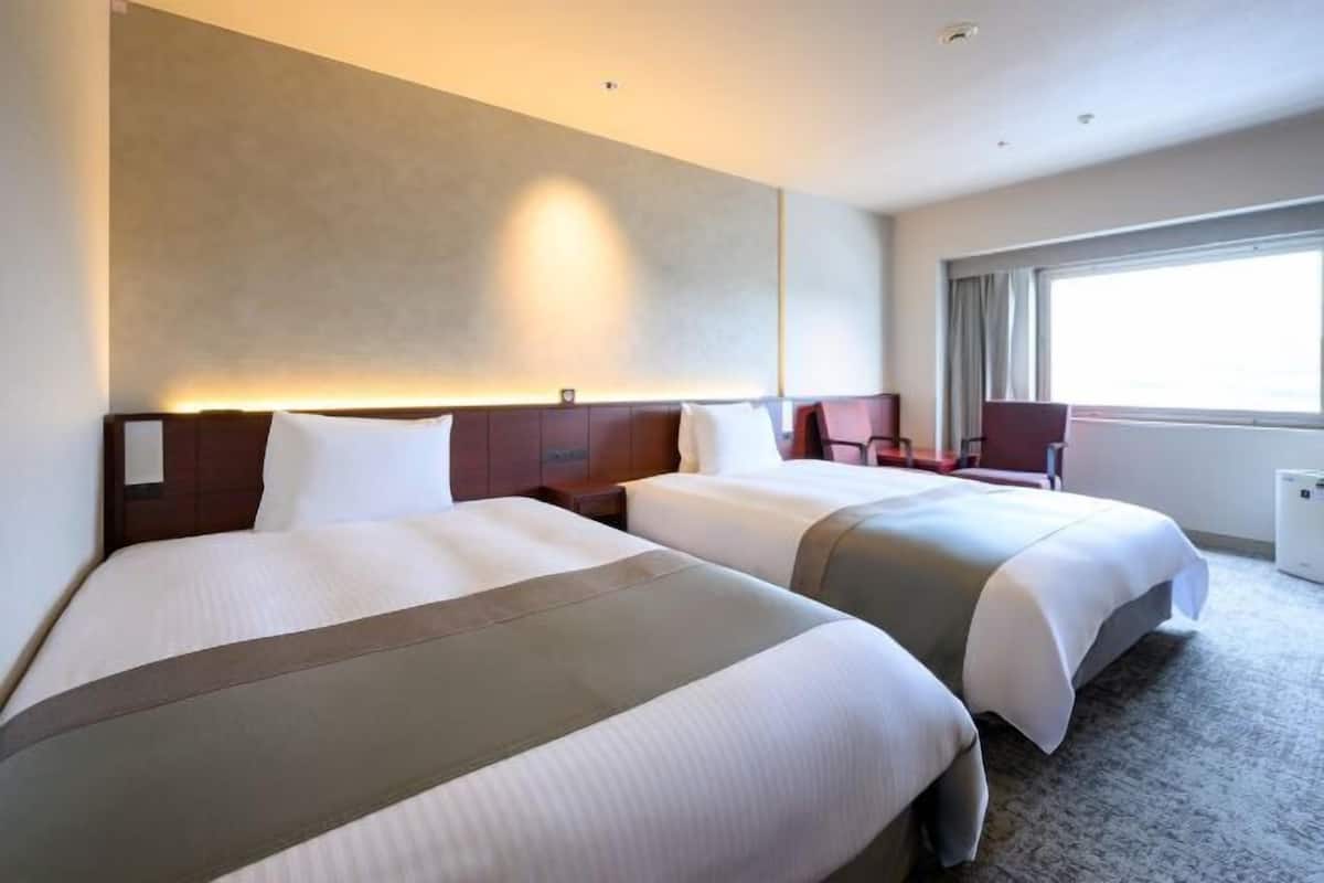 Desk, blackout drapes, iron/ironing board, free WiFi