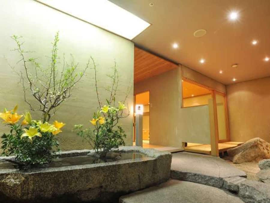 4 restaurants, breakfast, lunch, dinner served; French cuisine