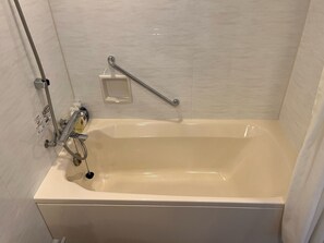 Ducha y bañera combinadas y bañera profunda