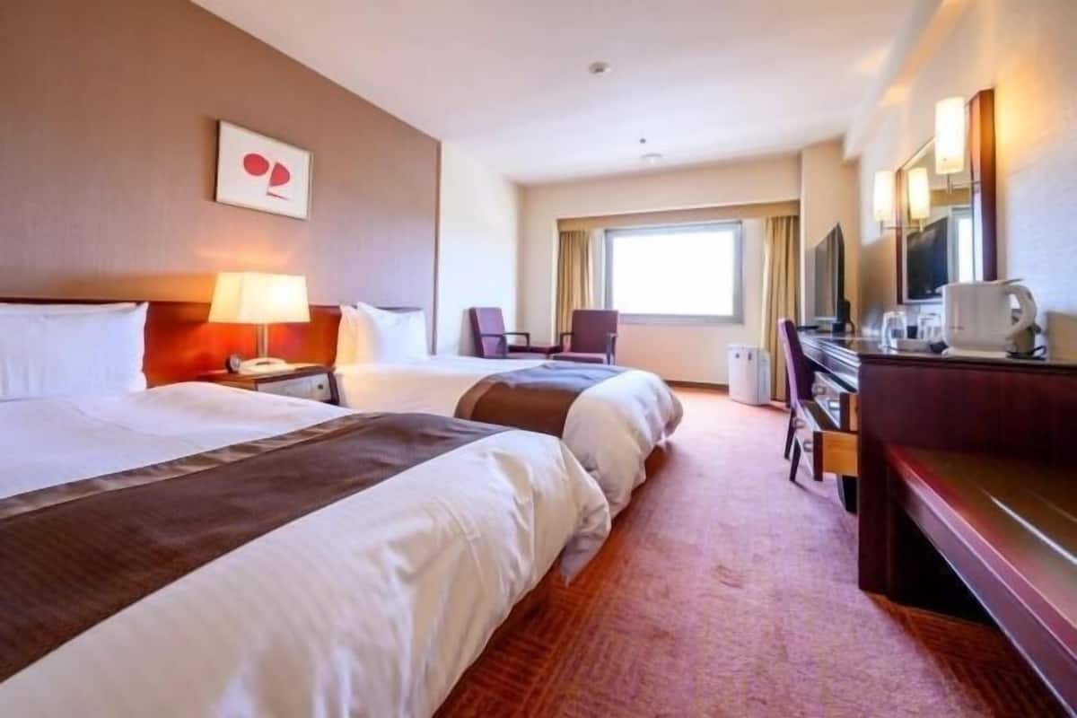 Desk, blackout drapes, iron/ironing board, free WiFi