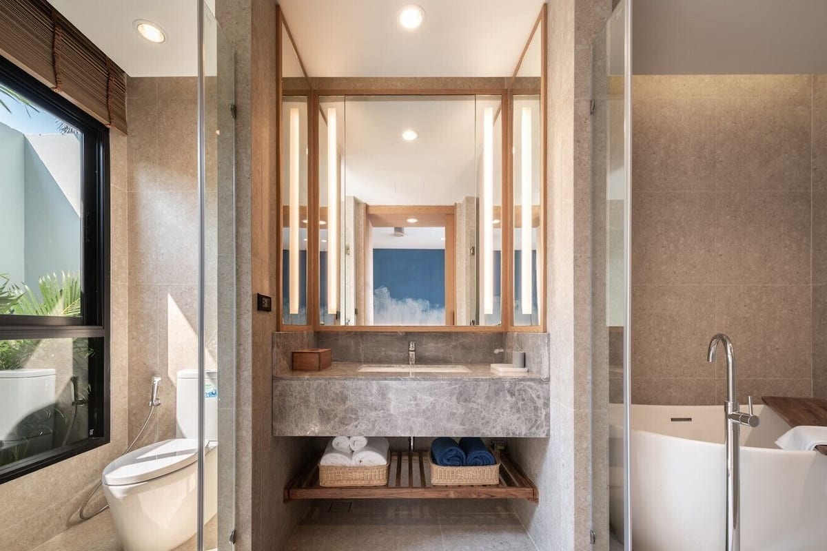 shower, free toiletries, hair dryer, bathrobes