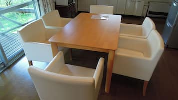 Makan di kamar