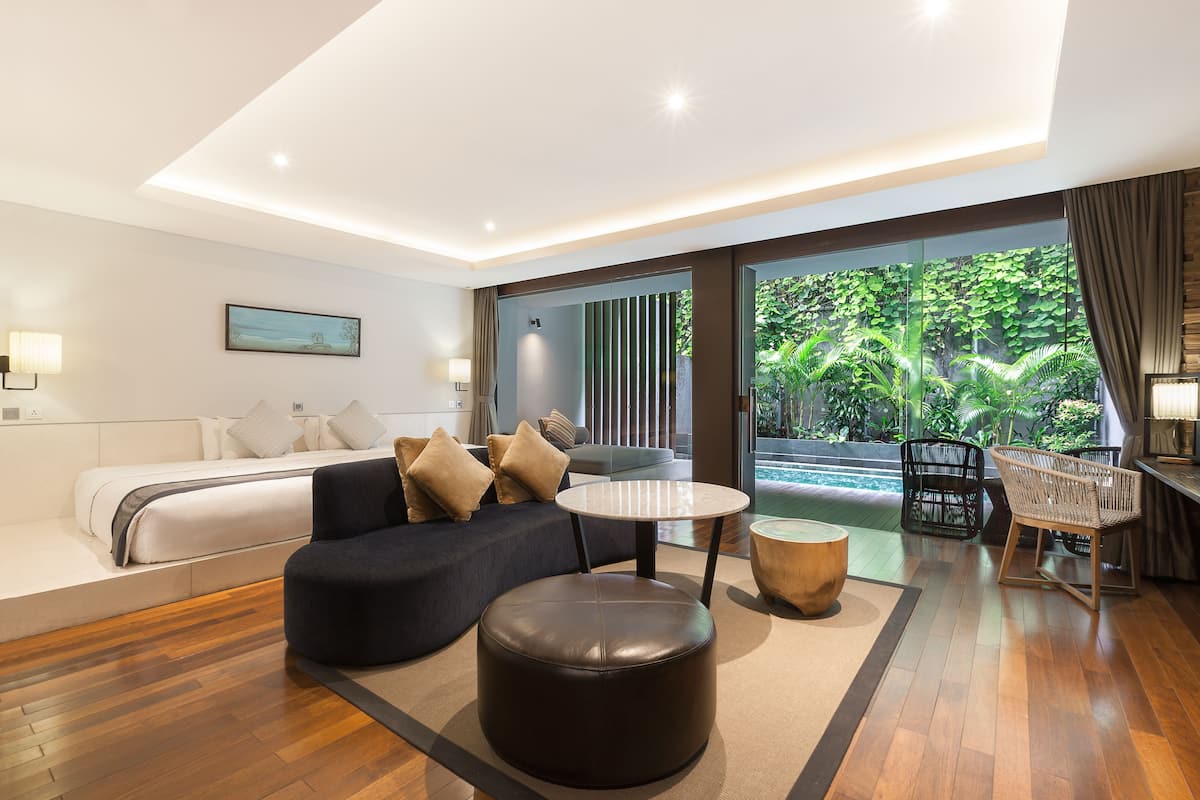 Suite, Private Pool | Premium bedding, in-room safe, individually furnished, desk