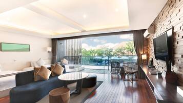 Ropa de cama de alta calidad y caja de seguridad en la habitación