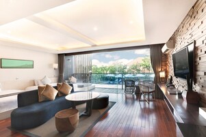 Roupas de cama premium, cofres nos quartos, individualmente mobiliados