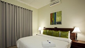 In-room safe, desk, blackout curtains, iron/ironing board - Villa La Palma (Durban)