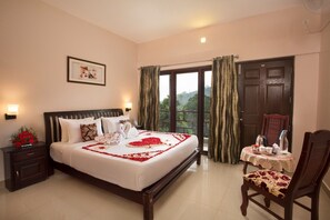 Deluxe Room, 1 King Bed | Valley view