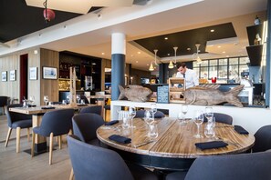 Breakfast, lunch, dinner served; local cuisine  - Ar Iniz (Saint-Malo)