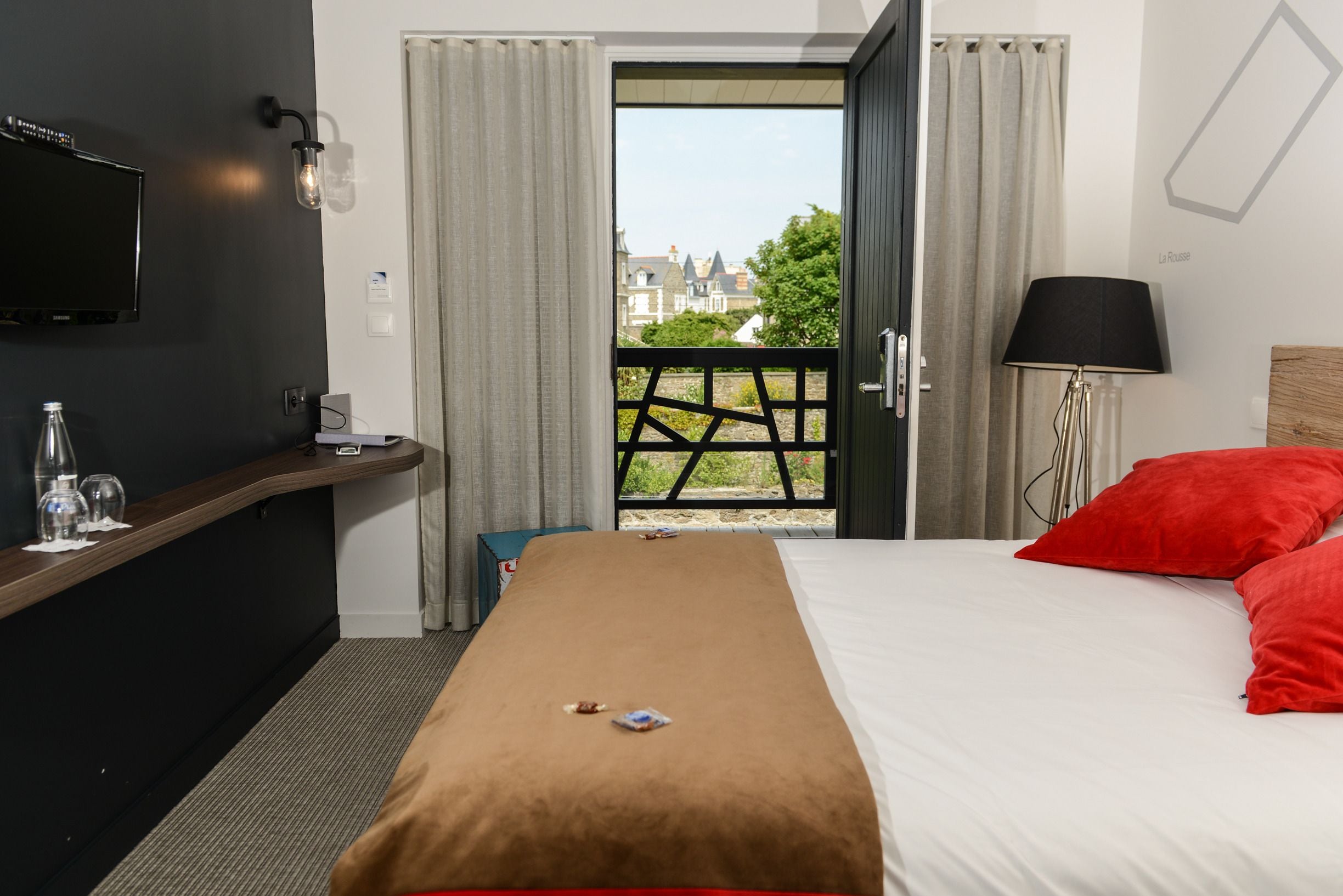 Habitación doble estándar, en el área del patio | Ropa de cama de alta calidad y caja de seguridad en la habitación 