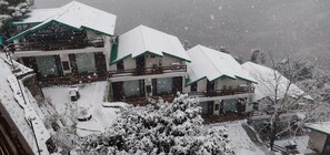 Front of property - WoodSmoke resort & Spa (Shimla)