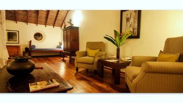 Deluxe Double Room | In-room safe, iron/ironing board, rollaway beds, free WiFi