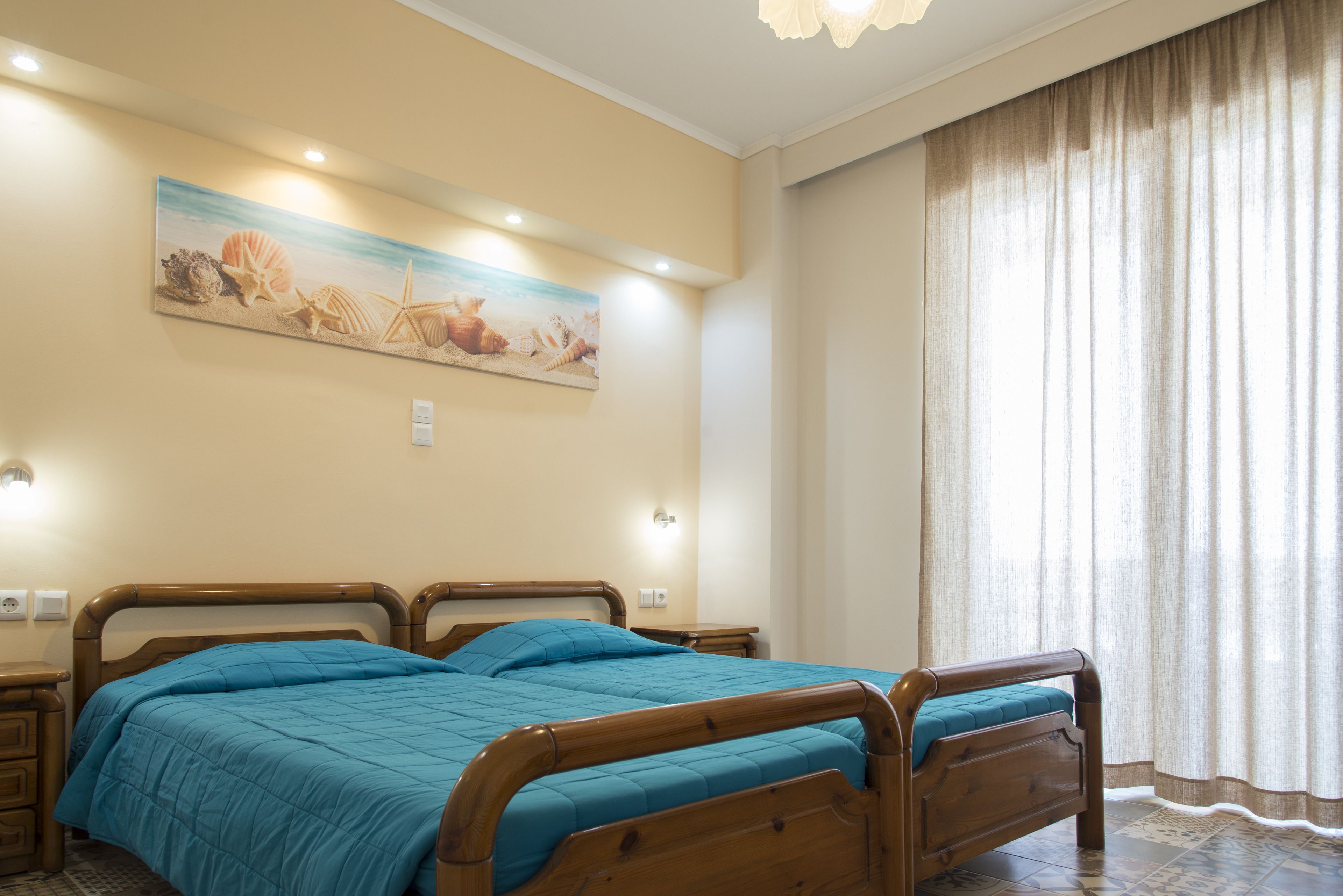 Cribs (free), WiFi (free), bed sheets