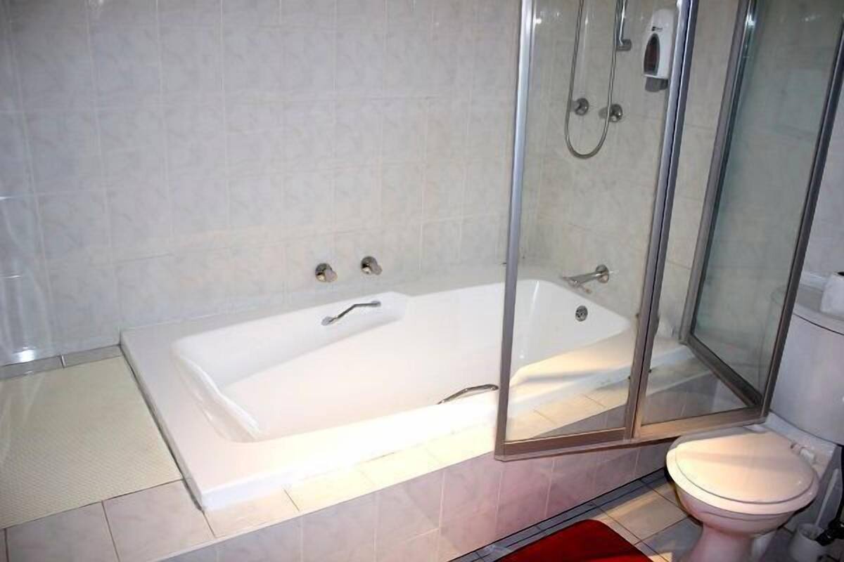 Đồ dùng nhà tắm miễn phí, máy sấy tóc
