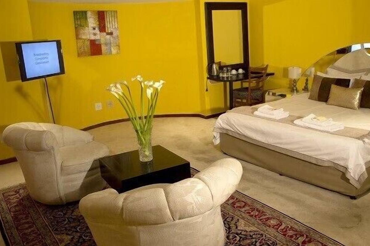 Superior Luxury Room 8 | Premium bedding, desk, iron/ironing board, free WiFi