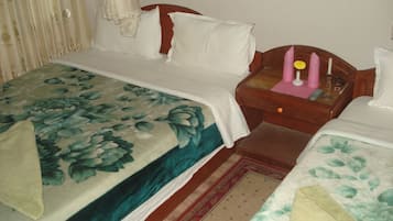 Villa Deluxe, vista giardino | Biancheria da letto di alta qualità, una scrivania