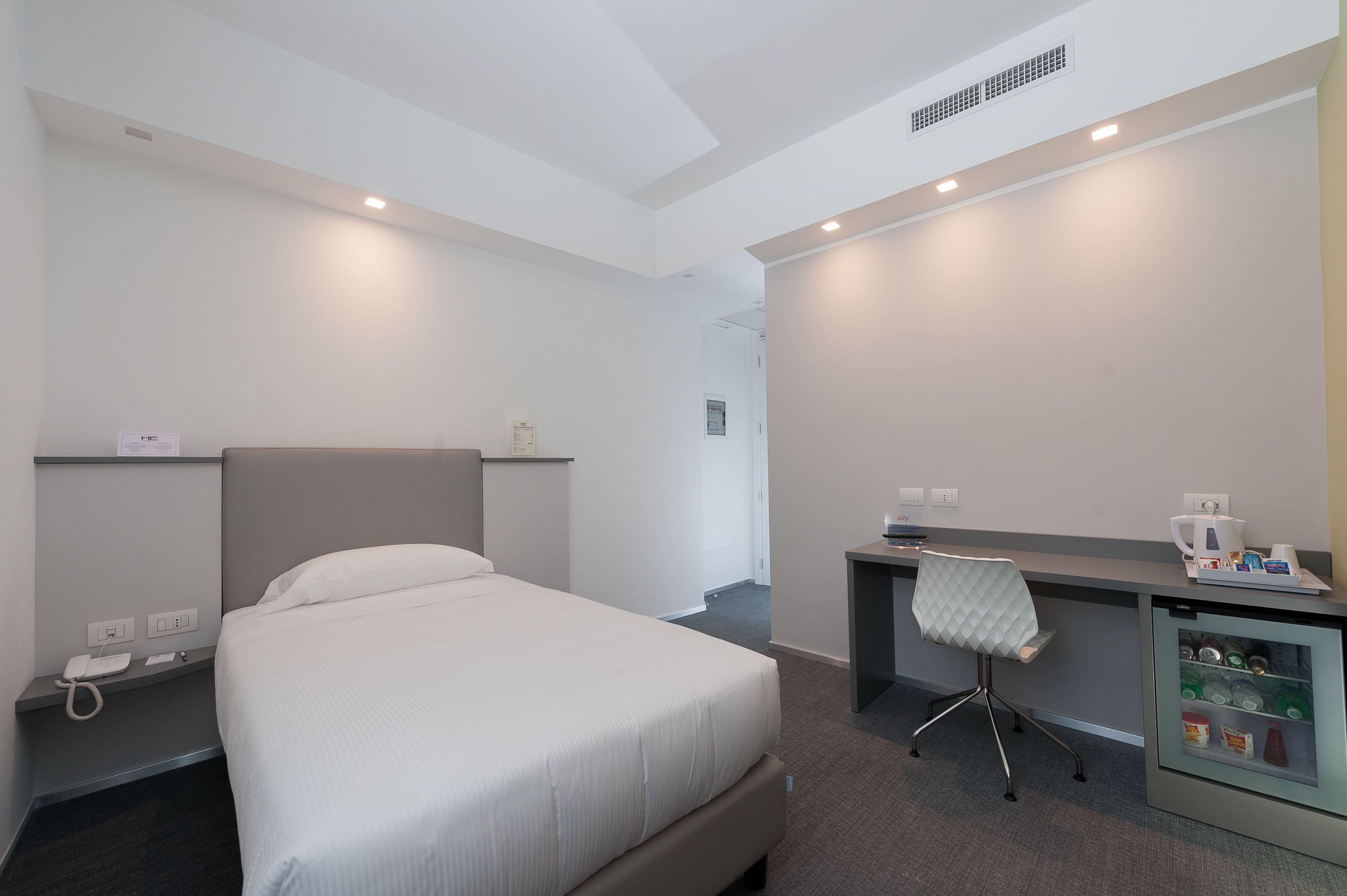 standard single room, 1 single bed | down duvets, minibar, in-room safe, desk