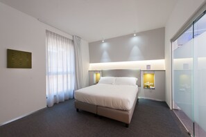 Chambre Double ou avec lits jumeaux | Couette en duvet d'oie, minibar, coffres-forts dans les chambres, bureau