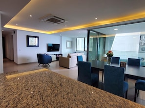 Classic Apartment, Ocean View | Private kitchen | Microwave, coffee/tea maker, toaster, rice cooker - ZAMFAR Vacaciones (Manta)
