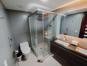 Classic Apartment, Sea View | Bathroom | Combined shower/tub, towels - ZAMFAR Vacaciones (Manta)