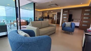 Classic Apartment, Ocean View | Living area