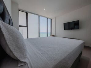 Leilighet – classic, 3 soverom, sjøutsikt | Sengetøy av topp kvalitet, dundyner og safe på rommet