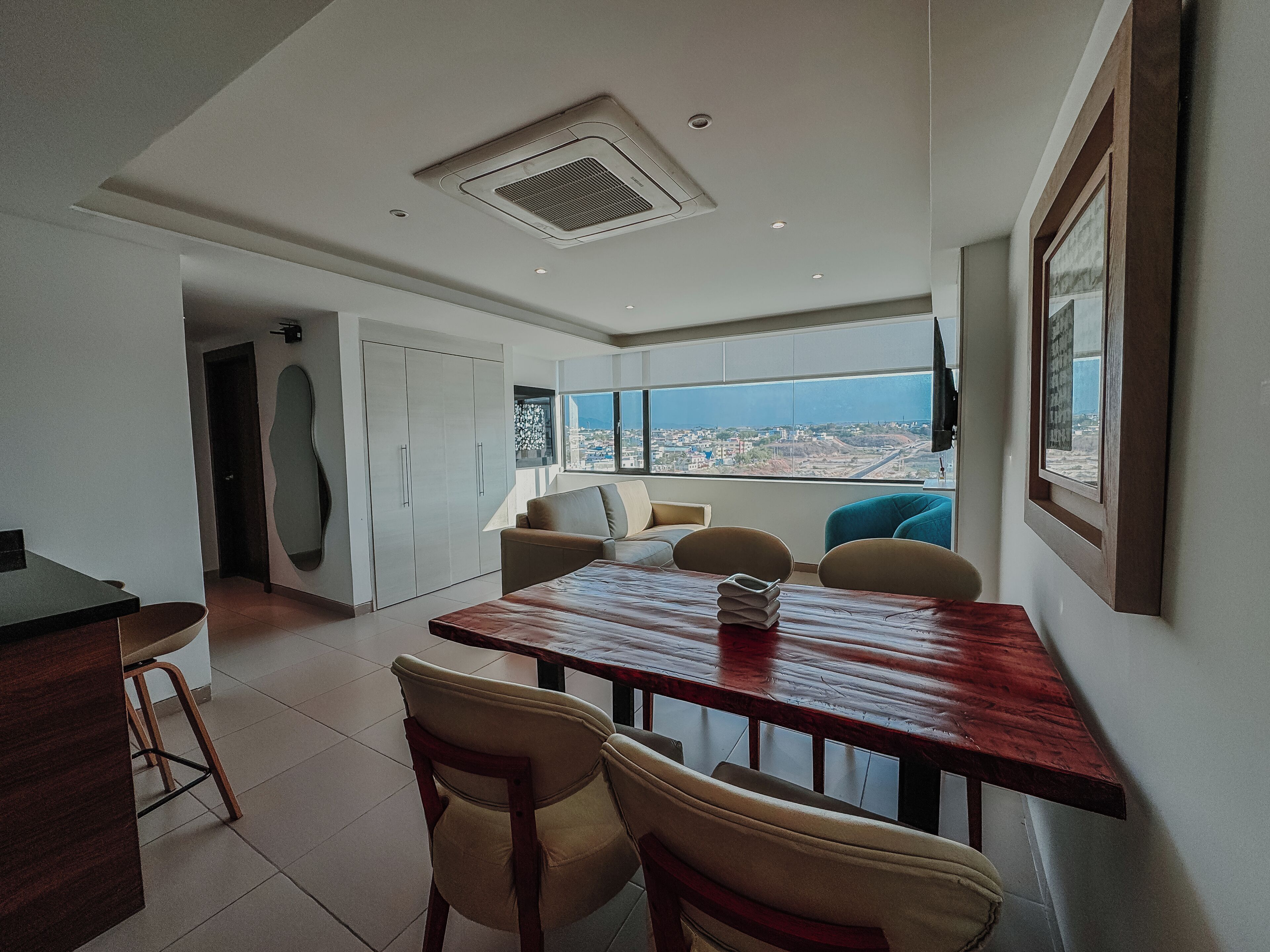 經典公寓, 城市景觀 | 起居區 | 43-吋平面電視，提供數位頻道